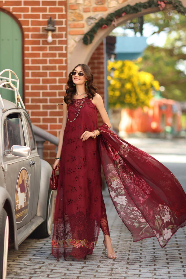D8-A Noor Luxe Chickenkari by Saadia Asad